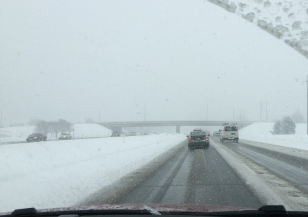 Обилни снеговалежи блокираха трафика от Турция към България