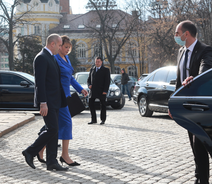 <p>На тържествена церемония президентът и вицепрезидентът на Република България Румен Радев и Илияна Йотова положиха клетва за втория си мандат пред Народното събрание</p>