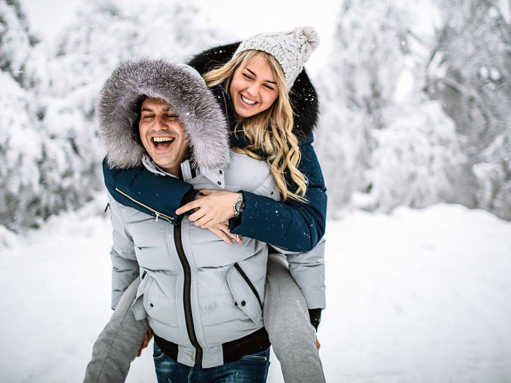 Вначалната сцена на филма Наистина любов героят на Хю Грант