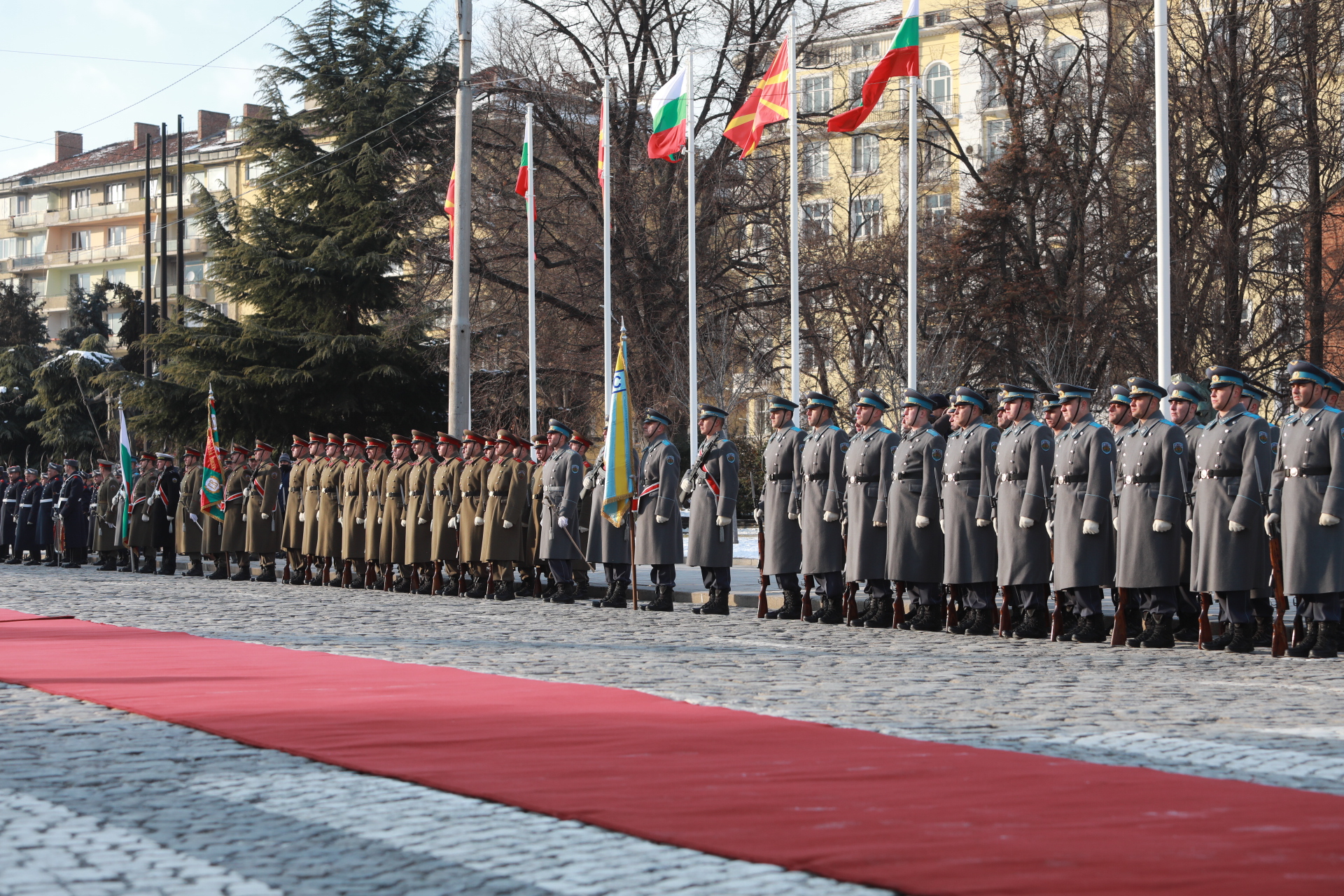 <p>Ковачевски пристигна у нас за утрешното междуправителствено заседание</p>