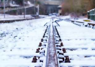 Снежни преспи и минусови температури във влака Варна-София