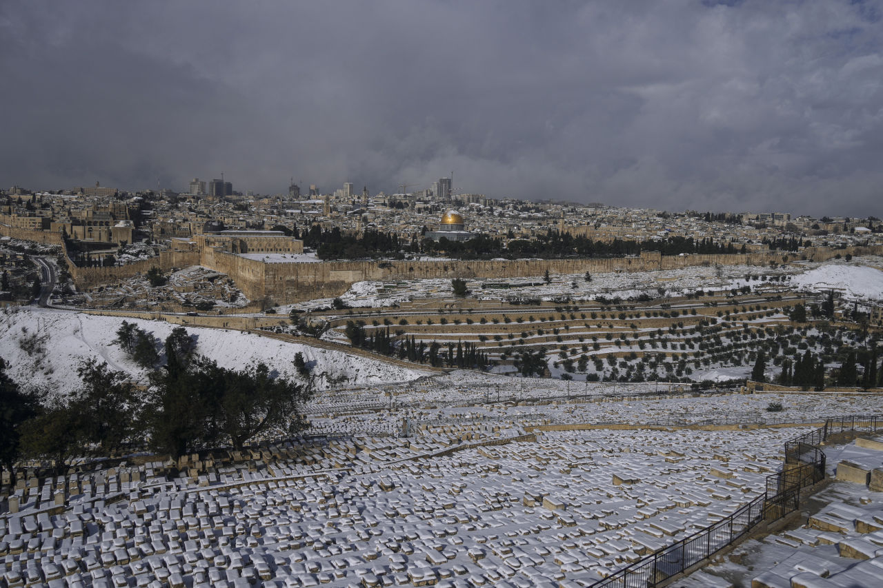<p>Сняг изненада Израел</p>