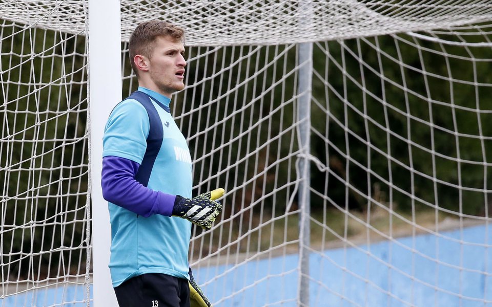 Вратарят Анатоли Господинов е поискал да си тръгне от Етър.