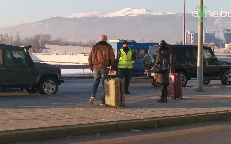 Вижте отпътуването на собственика на Левски Наско Сираков и Илиана