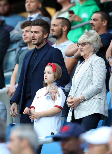 <p>С майката на Дейвид Бекъм - Сандра Уест, на финала на Световната купа на FIFA за жени, 2019 г.</p>