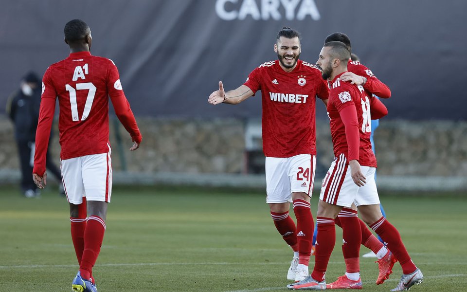 Колумбиецът се присъедини към новите си съотборници в събота и