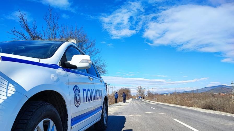 Кола с мигранти предизвика серия от катастрофи по пътя Созопол - Бургас