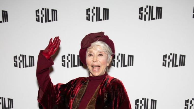  Незабравимоте звездни визии на Рита Морено през годините 