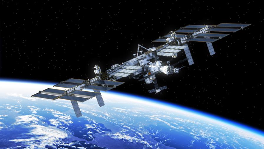 Успешна мисия: Космическият кораб "Дракон" се скачи с МКС