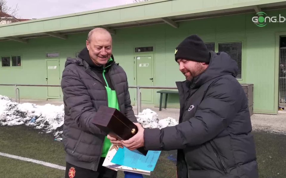 Легендата на Левски Емил Велев получи специален подарък по случай