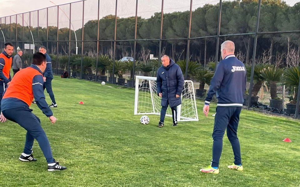 Шоу мач беляза края на лагера на Левски в Турция.