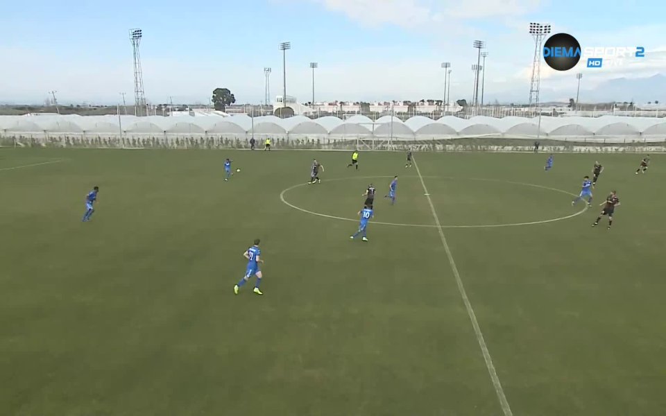 Не бе изминала още първата минута, когато грешка в отбраната