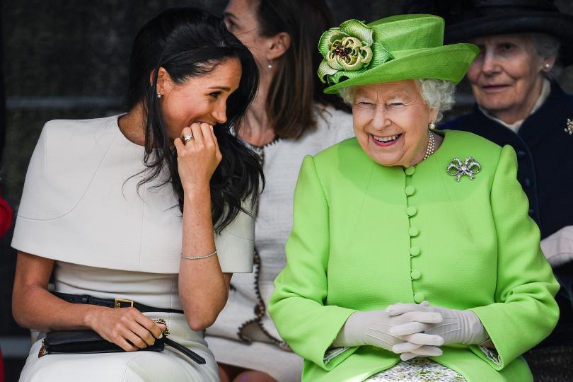 <p><span style="color:#008000;"><strong>Зелено</strong></span></p>

<p><em>Снимка: Херцогинята на Съсекс поема първия си официален ангажимент с кралица Елизабет II</em></p>

<p>&nbsp;</p>