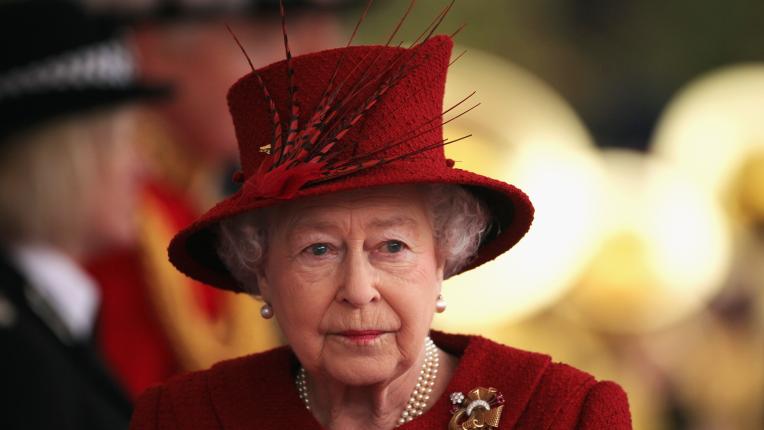 Ярките одежди на кралица Елизабет II