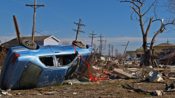 Стотици хора са без дом, ток и вода след опустошителните торнада в САЩ