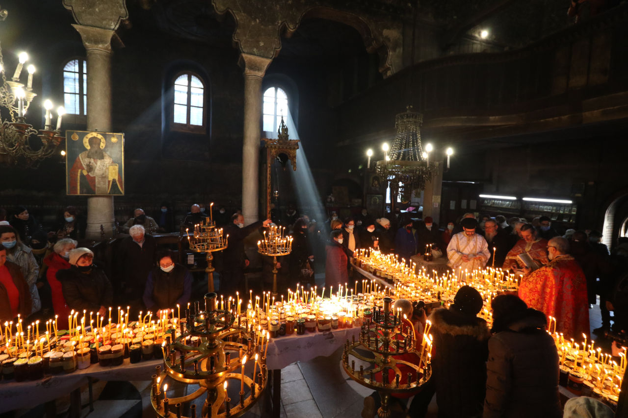 <p>На 10 февруари Българската православна църква почита паметта на Св. Харалампий Чудотворец</p>