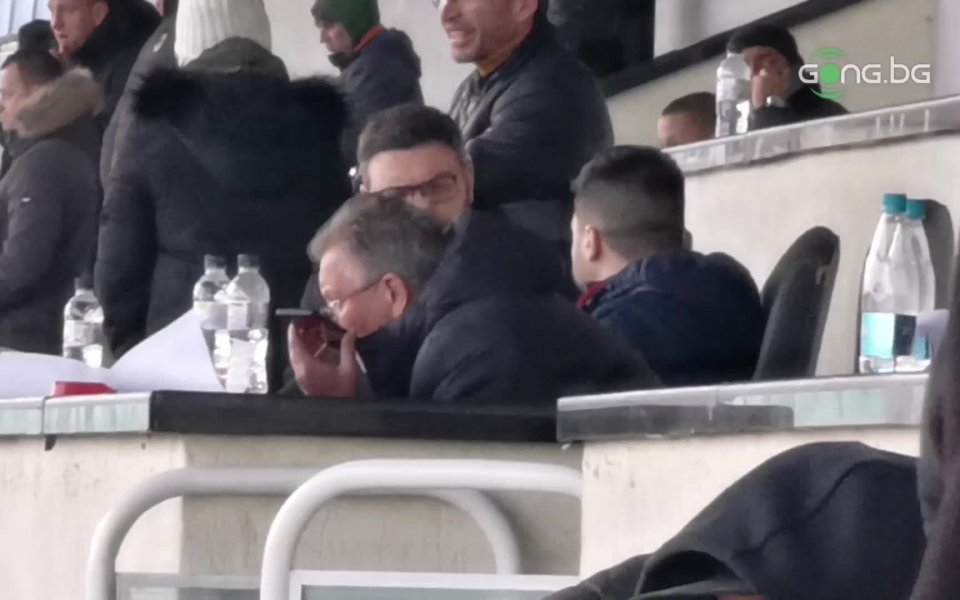 Собственикът на Локомотив София Иван Василев е на трибуните за