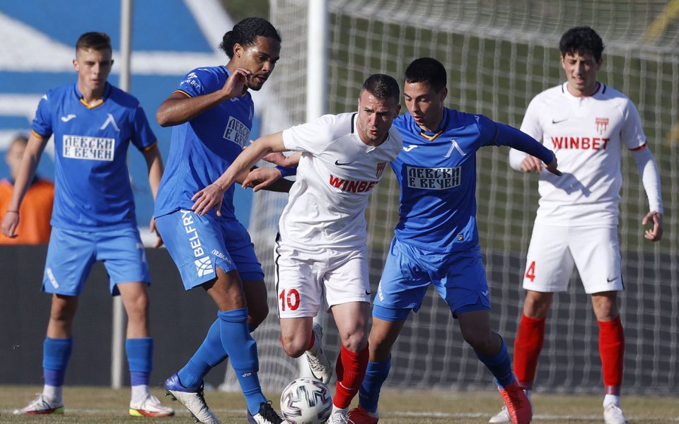 Отборите на Левски и Царско село не успяха да се