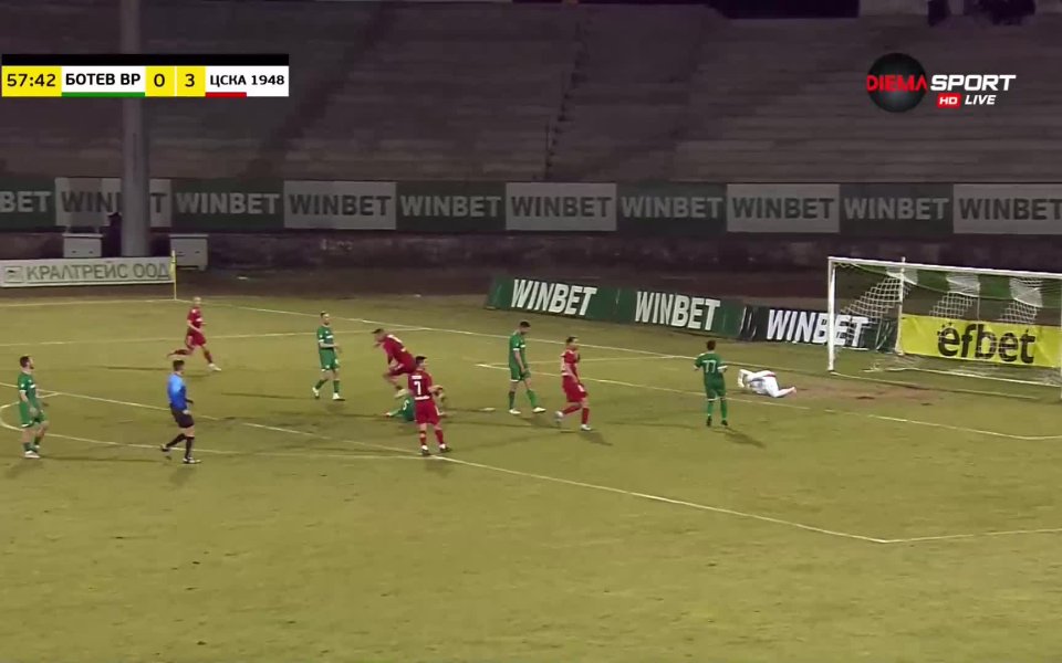 Малко преди да измине час игра Алекс Колев покачи за