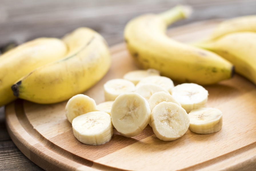 <p><strong>Банани</strong><br />
Могъщият банан, който обичаме толкова много, е ударен от смъртоносна гъбична инфекция, която заразява почвата. Панамската болест в момента се разпространява в Африка и Азия и експерти се опасяват, че ако удари и Южна Америка, това може да бъде краят на бананите.</p>