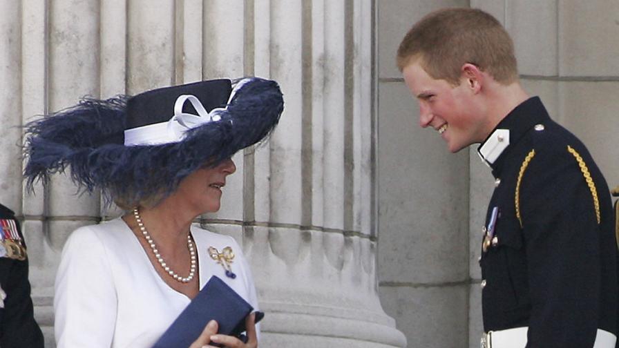 Херцогинята на Корнуол Камила и принц Хари (през 2005 г.)