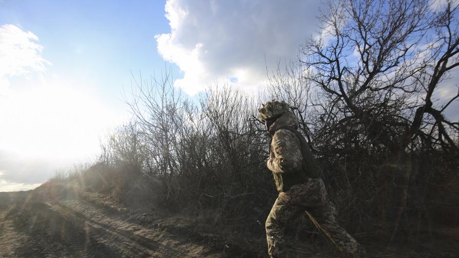 Четирима загинали и десет ранени за денонощие при престрелките в Донбас