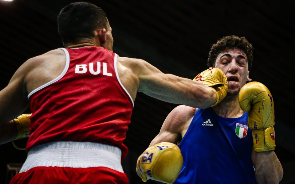 Двама българи в битка за златото на Купа 