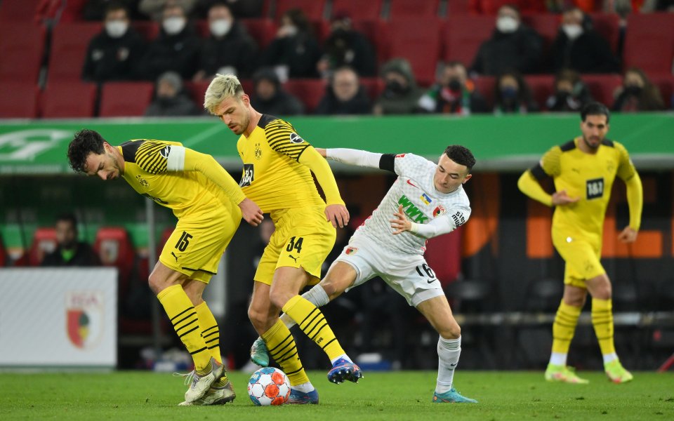 Борусия Дортмунд загуби ценни точки в битката за титлата в