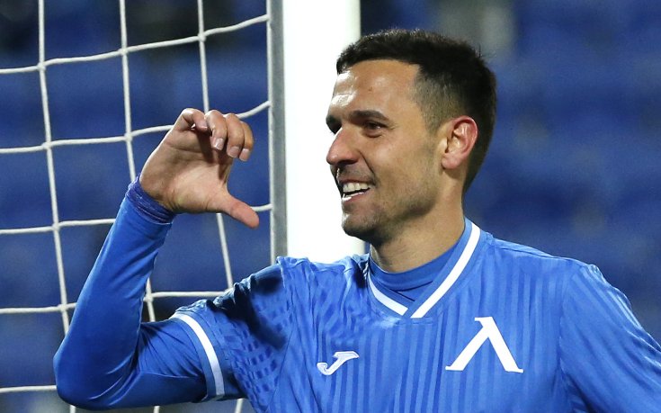 Левски пусна на търг фланелка на Георги Миланов