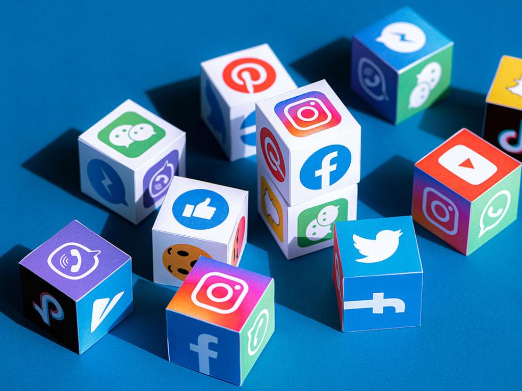 Социалните мрежи остават основен източник на новини за повечето потребители.