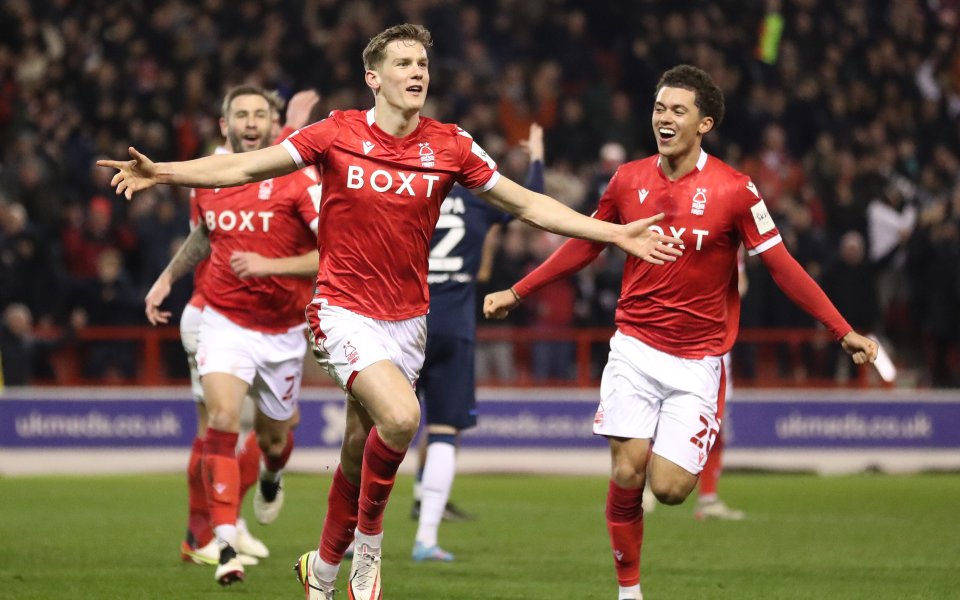 Нотингам Форест победи с 2:1 Хъдърсфийлд и се класира за