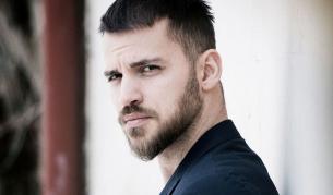 Актьорът Алекс Иванов от "Братя" се сгоди на сцената (СНИМКА)