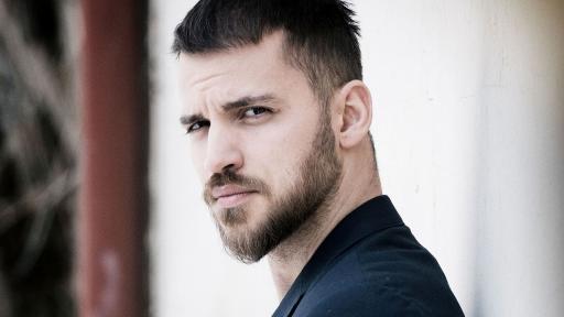 Актьорът Алекс Иванов от "Братя" се сгоди на сцената (СНИМКА)