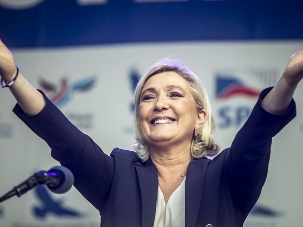 Френската крайнодясна партия Национален сбор победи още на първия тур