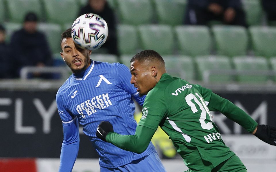 Ето за колко продадоха фланелката на Билал Бари от мача с Лудогорец