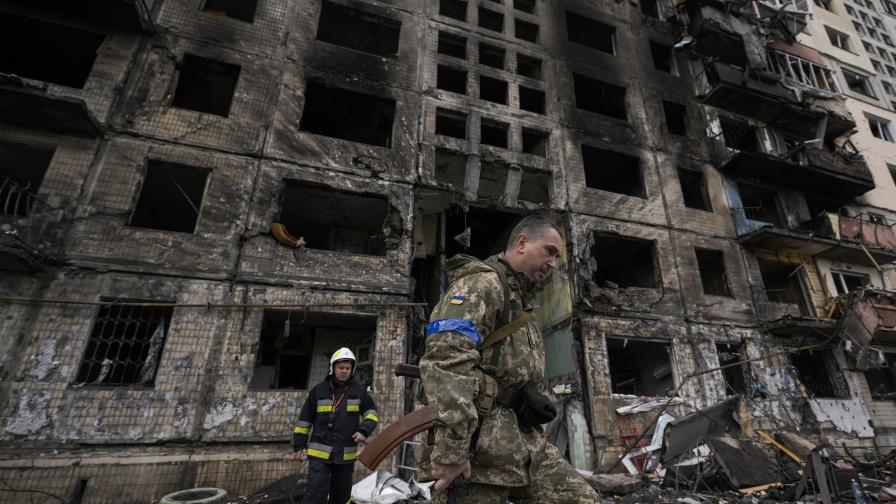Най-малко седем убити и трима ранени при руска атака срещу училище в Украйна