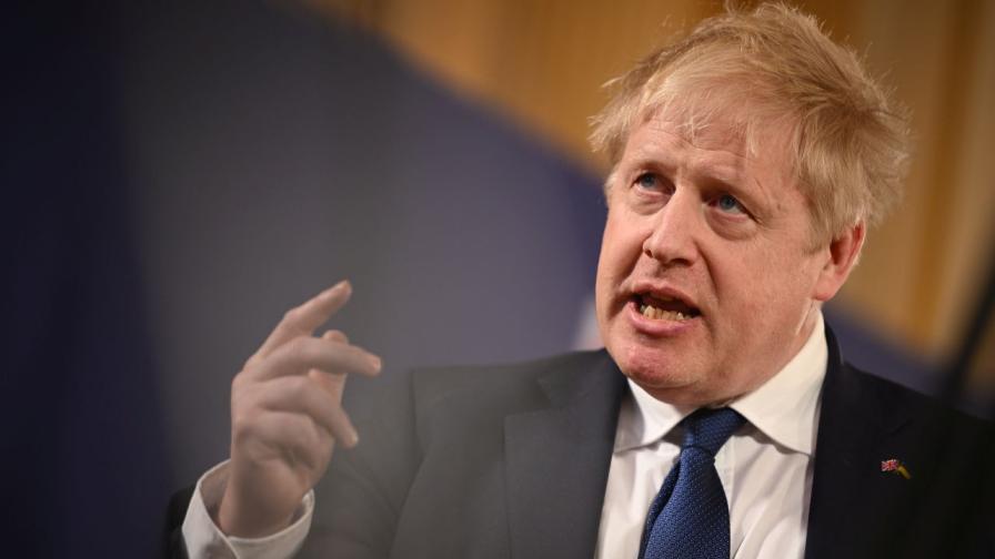 Още членове на британското правителство подават оставки заради Джонсън
