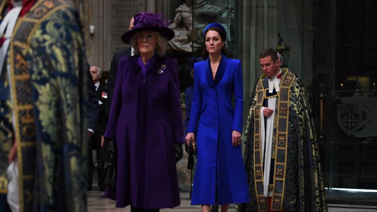 Кейт Мидълтън в кралско синьо и с бижутата на Даяна за Деня на Британската общност