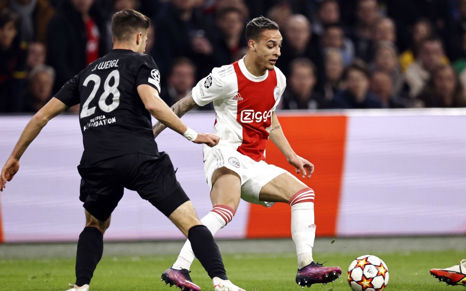 Аякс и Бенфика играят при резултат 0:0 в реванш от