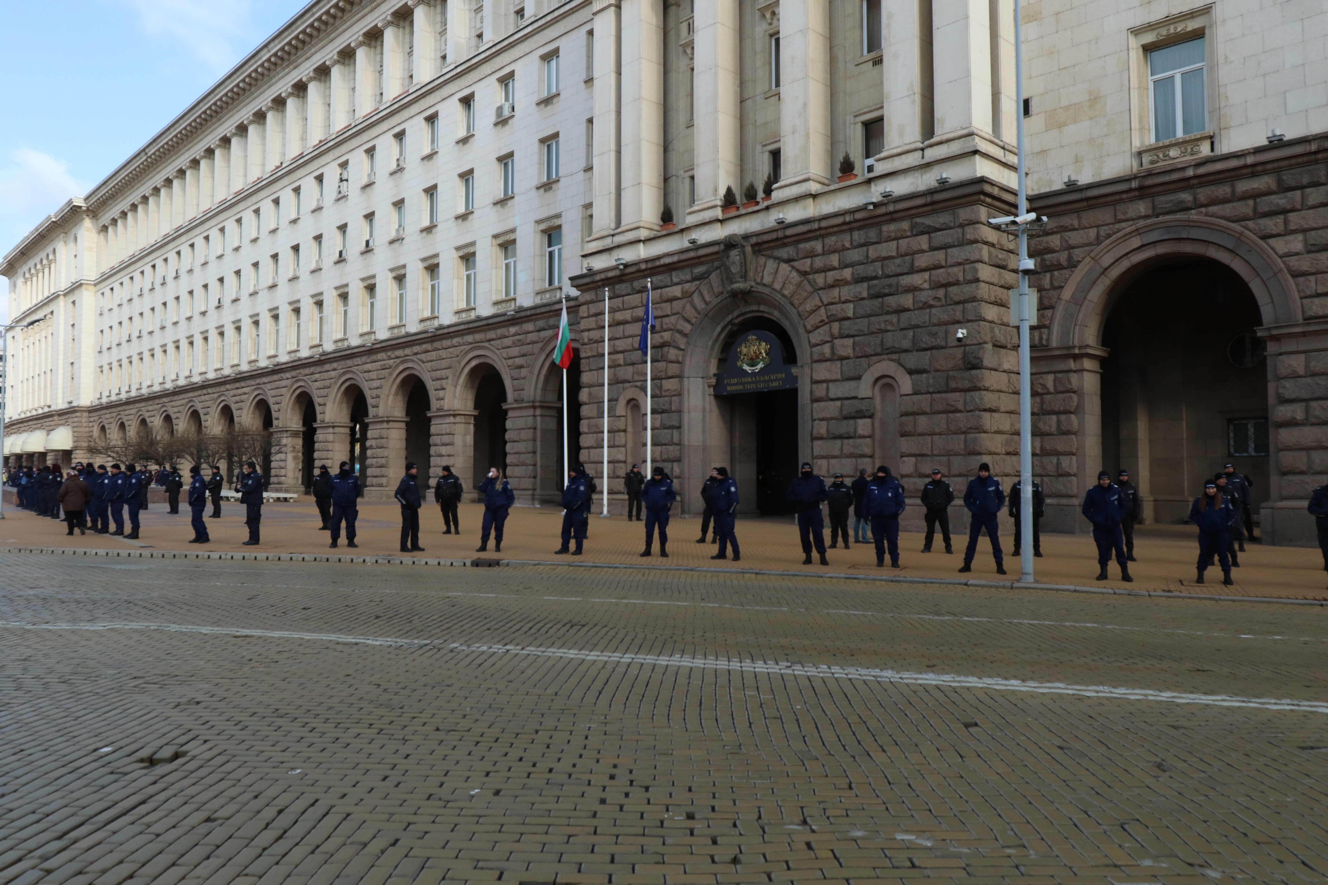 <p>Активисти на ГЕРБ на протест пред Министерски съвет в подкрепа на Борисов</p>