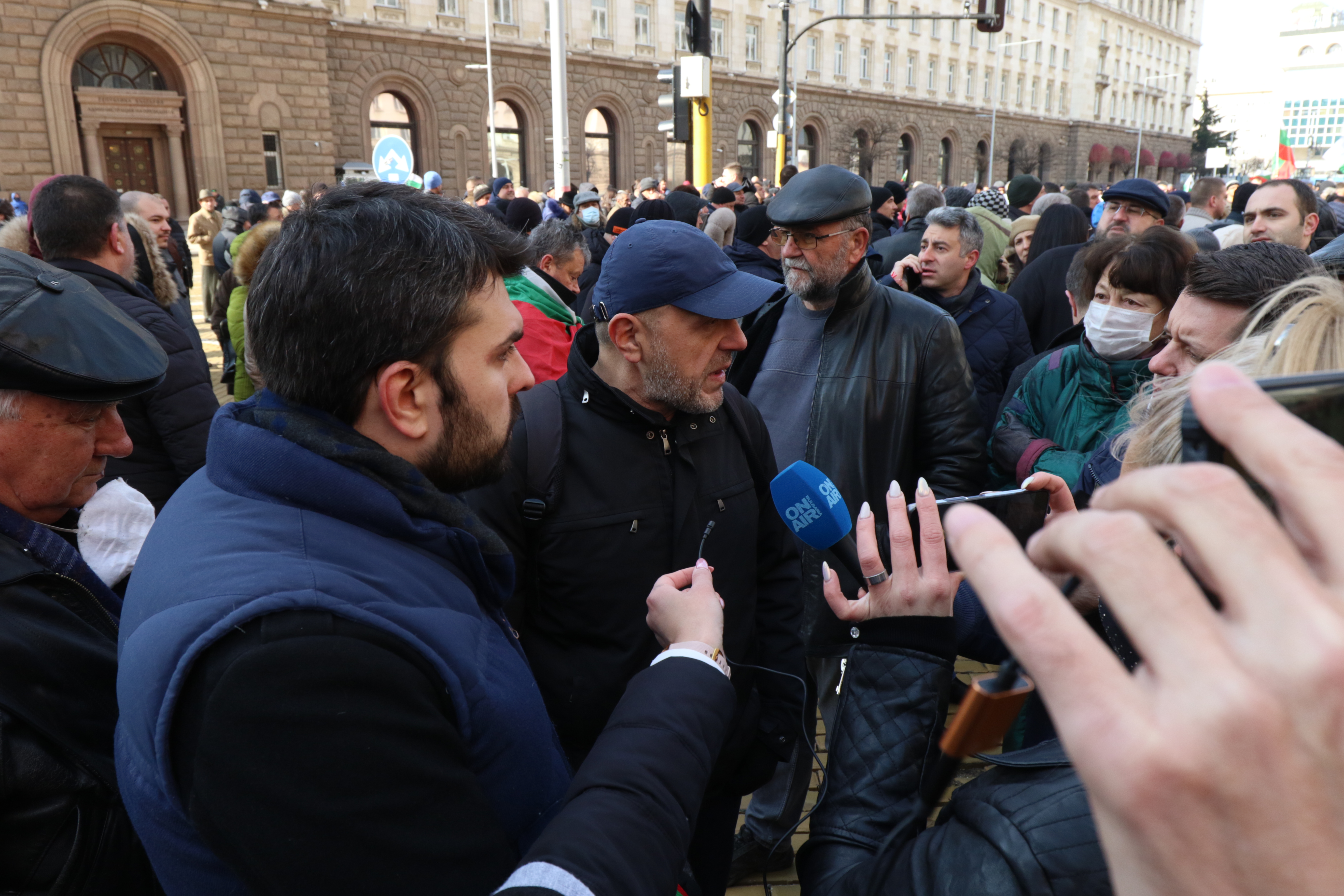 <p>Активисти на ГЕРБ на протест пред Министерски съвет в подкрепа на Борисов</p>