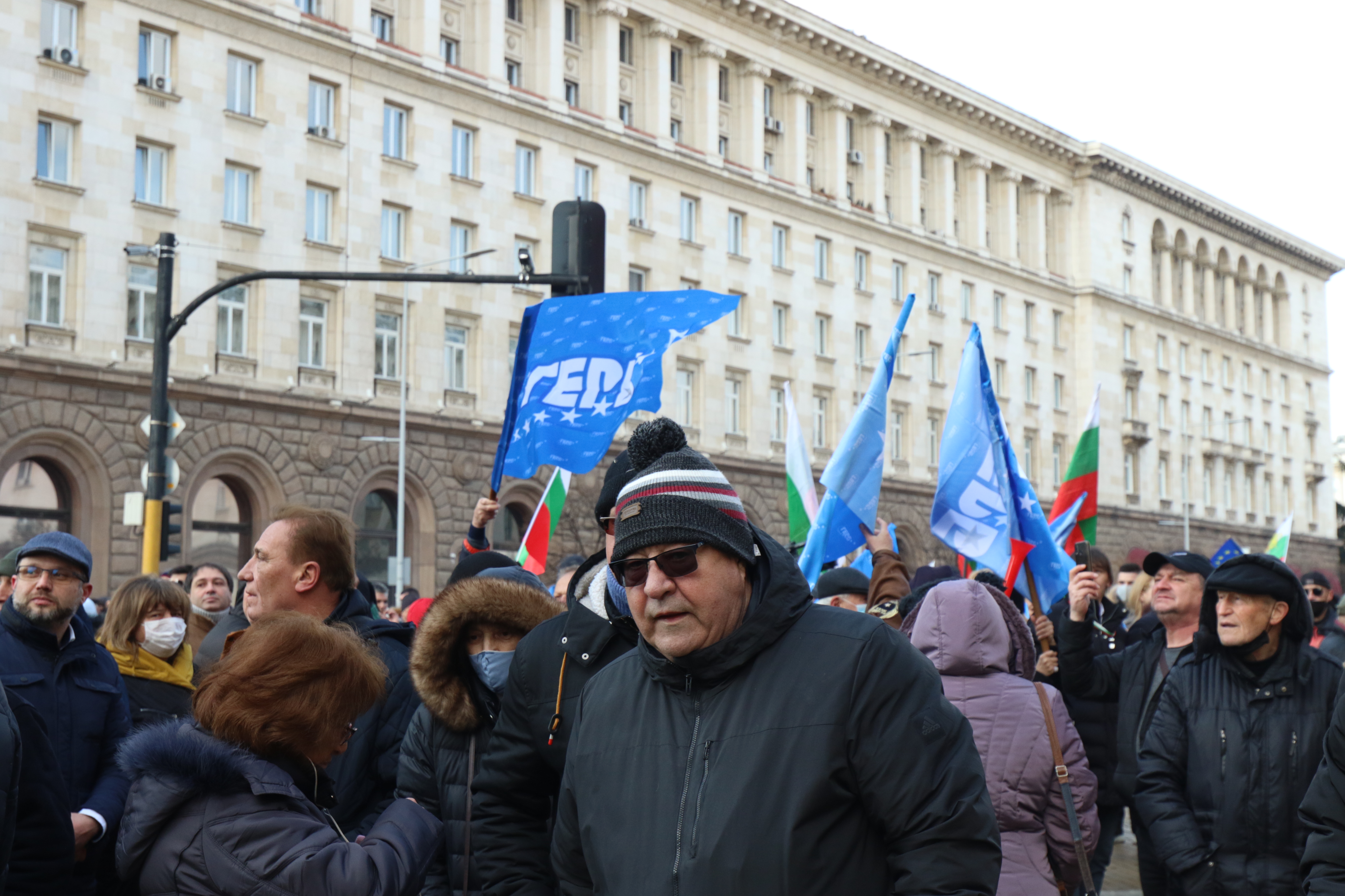 <p>Активисти на ГЕРБ на протест пред Министерски съвет в подкрепа на Борисов</p>