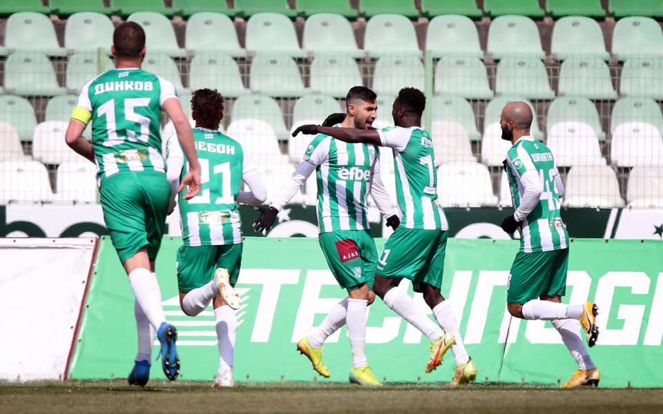 Берое пусна на търг фланелката на Даниел Генов, който донесе