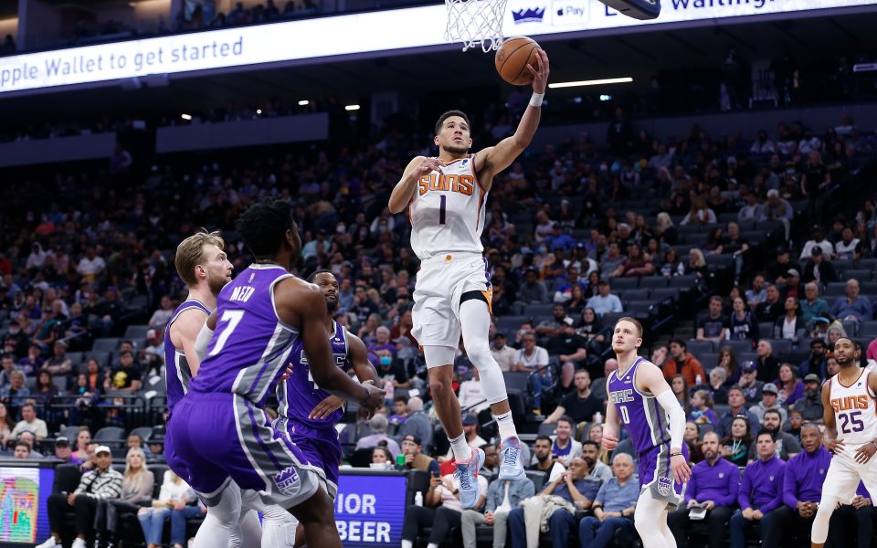 Девин Букър вкара рекордните за него за сезона 49 точки