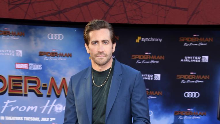  Синьото му отива: Джейк Джиленхол на премиерата на „ Спайдърмен: Далеч от вкъщи “ през 2019 година 