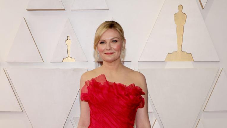 Да си в тон с червения килим: незабравимите огнени визии на тазгодишните Оскари