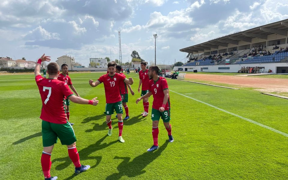 Юношеският национален отбор на България до 17 години води с