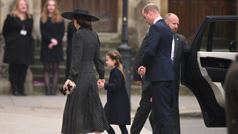 Кейт, Уилям, Джордж и Шарлот на службата в памет на принц Филип