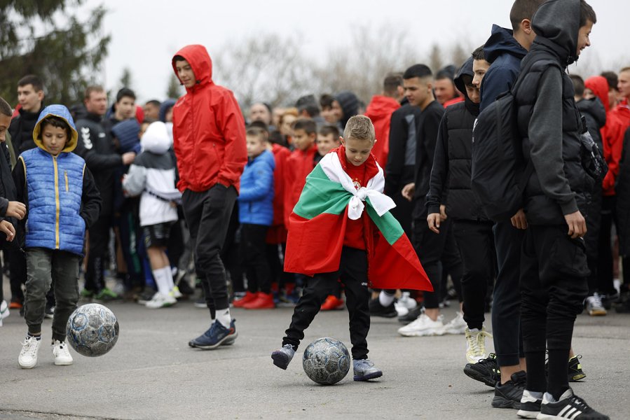 Протест пред сградата на БФС В Бояна1