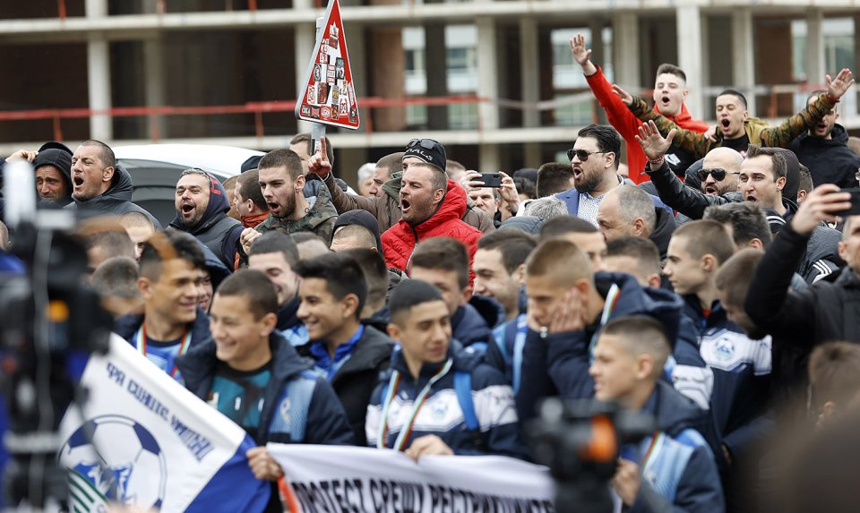 Протест пред сградата на БФС В Бояна1